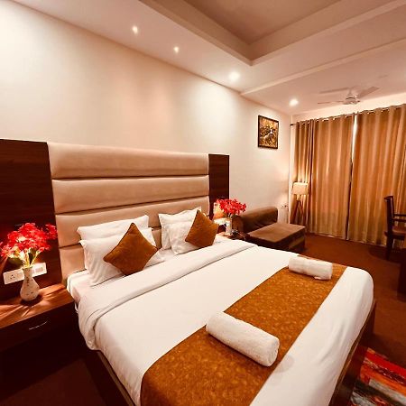 Hotel Prayag Inn Haridwār Exteriör bild