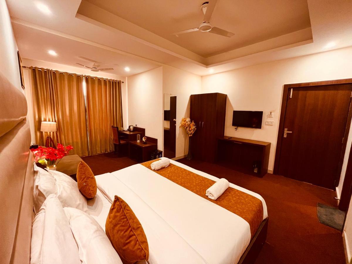 Hotel Prayag Inn Haridwār Exteriör bild