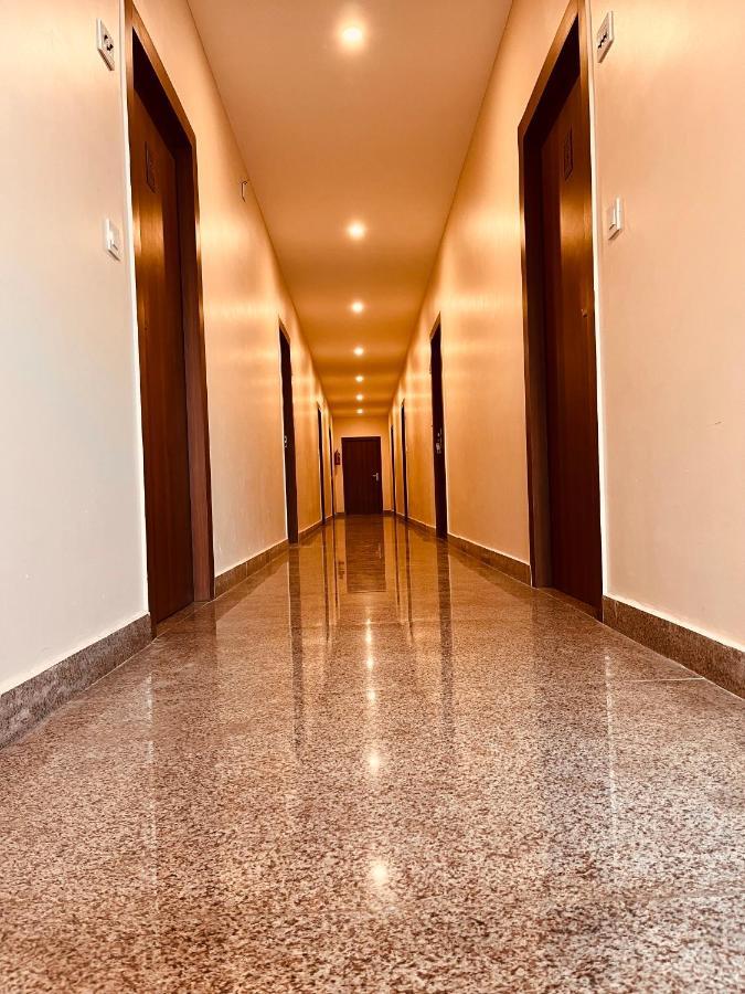 Hotel Prayag Inn Haridwār Exteriör bild