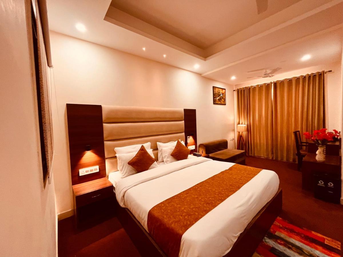 Hotel Prayag Inn Haridwār Exteriör bild